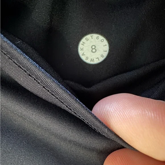 Lululemon Black Cropped Leggings Size 8 - Picture 3 of 3